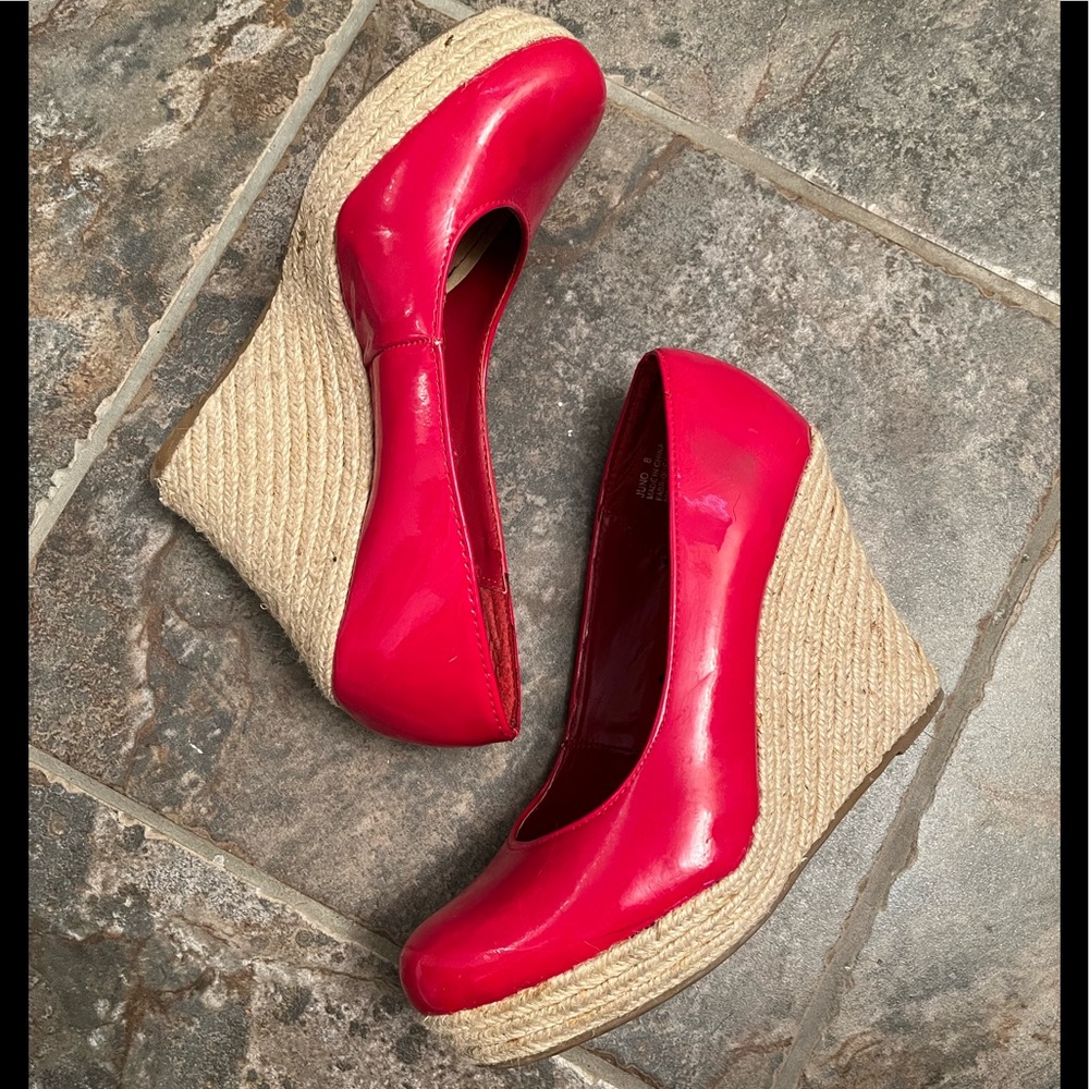 👠 G21 Shiny Red Closed Toe Wedge Espadrille Shoes (UC)
